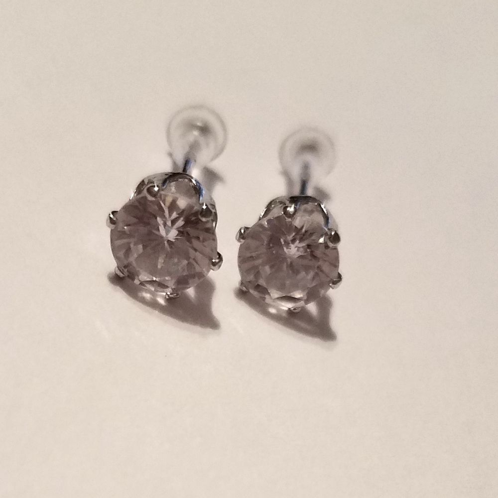 Beautiful Crystal stud earrings!!